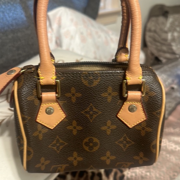 Selling this purse had it for a minute and decided I don’t want it no more! - Picture 6 of 6